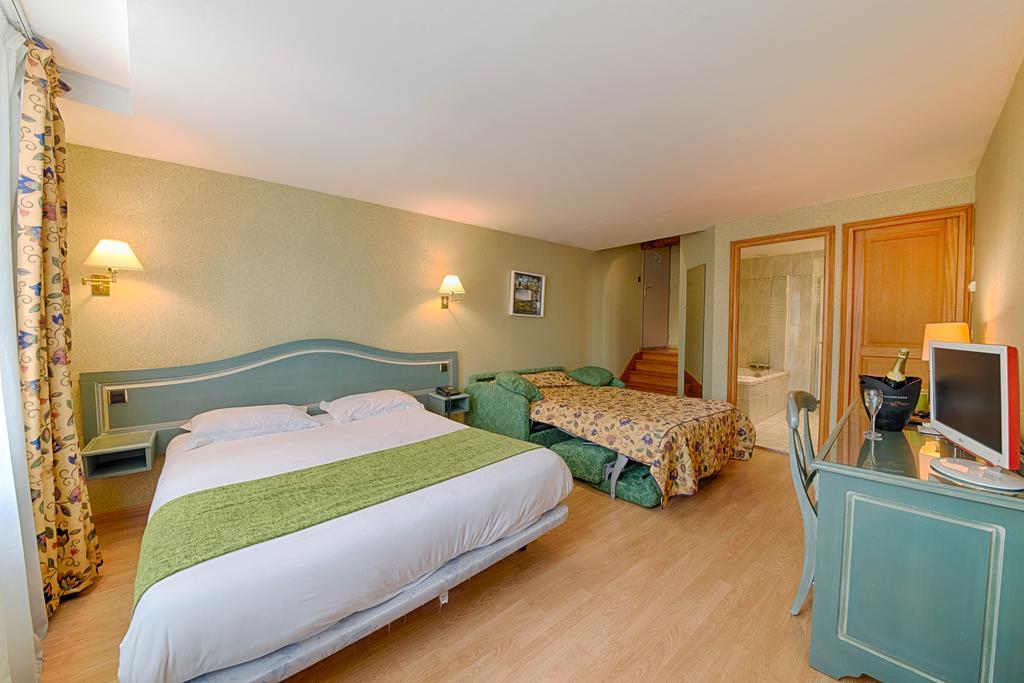 Logis Le Tadorne Hotel Piney Kültér fotó