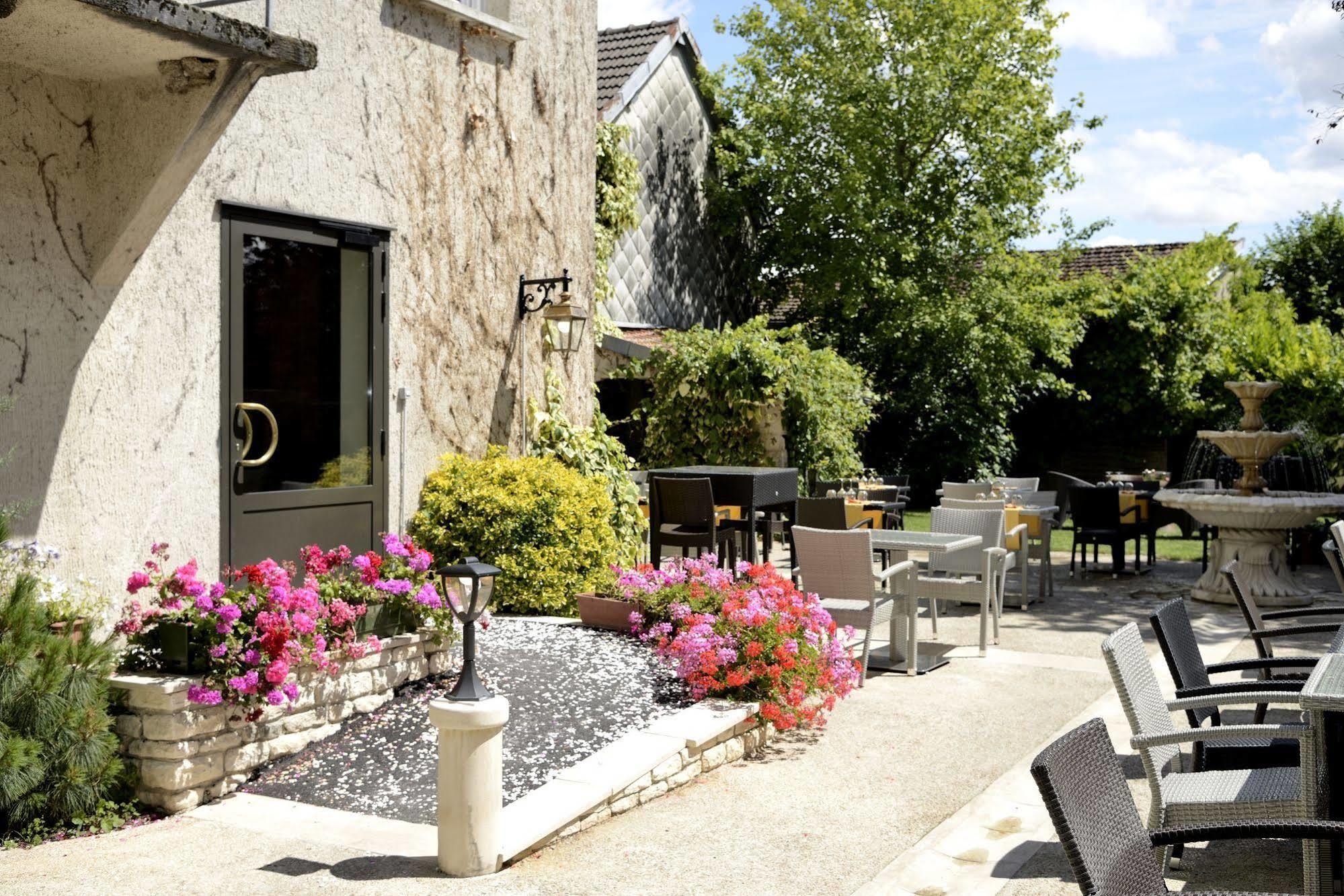 Logis Le Tadorne Hotel Piney Kültér fotó