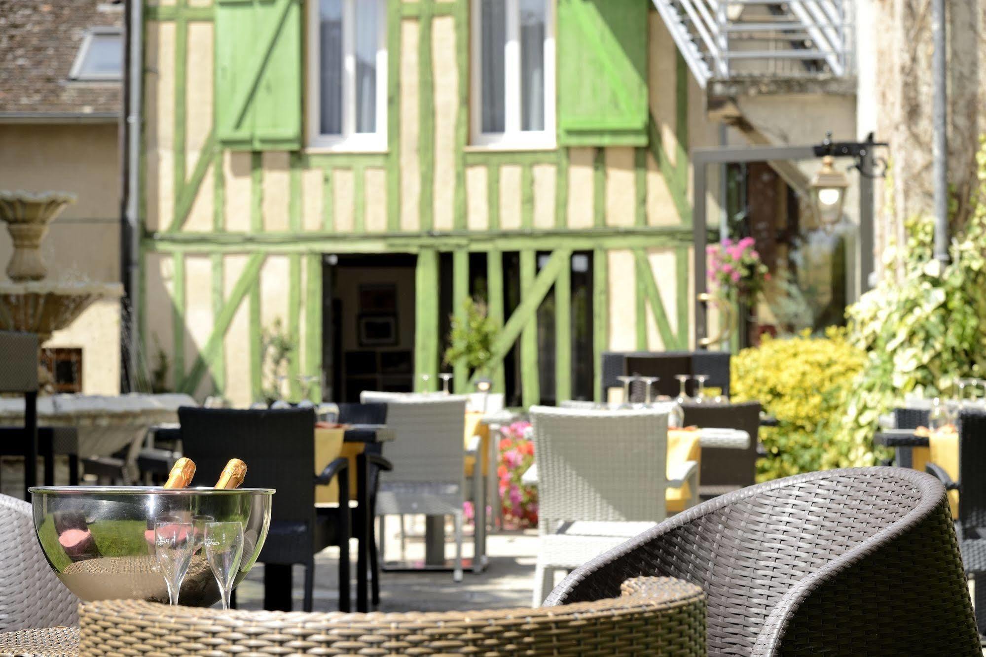 Logis Le Tadorne Hotel Piney Kültér fotó